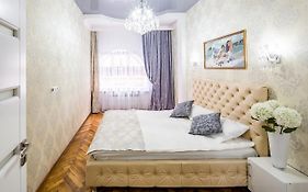 Designer Apartment Зі Світлом!